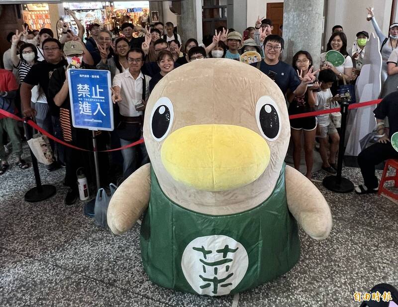 超拚命人氣IP!台南「2市長」合體 黃偉哲醋喊:不太開心