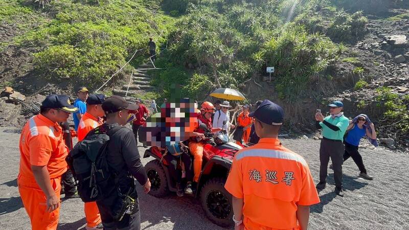 美籍女遊客阿塱壹古道疑似熱衰竭 海巡、消防接力救援脫困