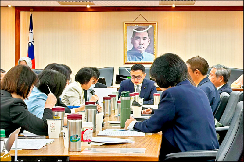 總預算案延宕將屆300天 5委員會、11單位隻字未審