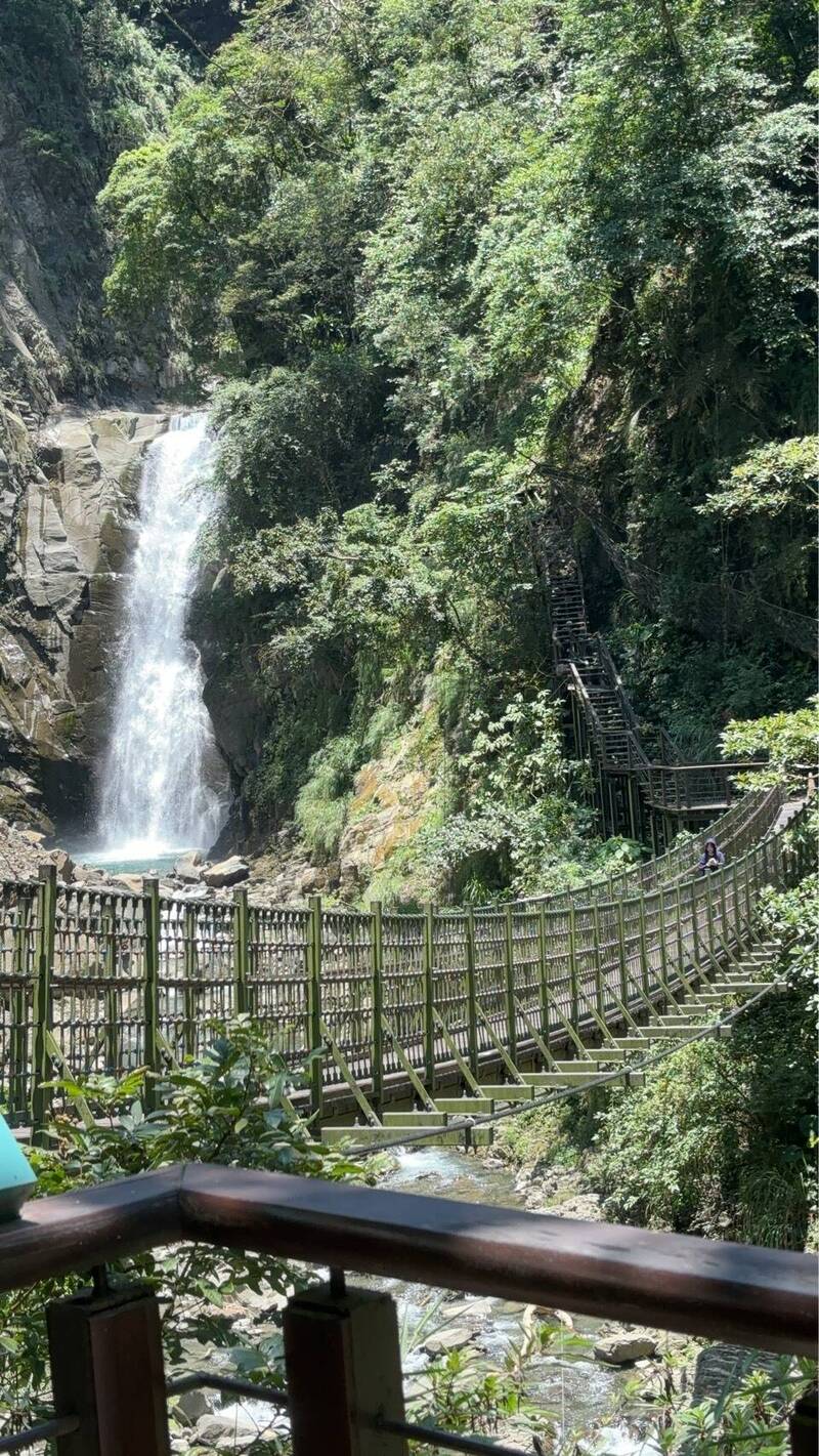 嘉義觀音瀑布負離子豐沛又消暑 端午連假遊客破千人