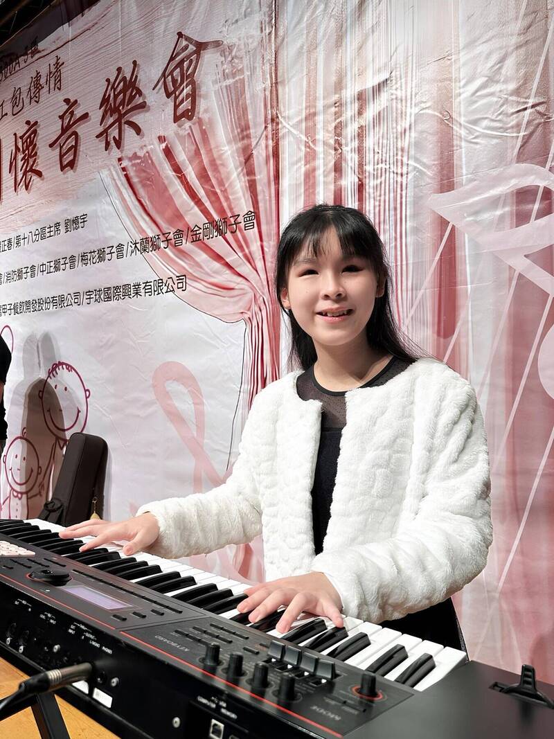 罹癌後逐漸失明不放棄 胡蕓芸用音樂語文與世界連結