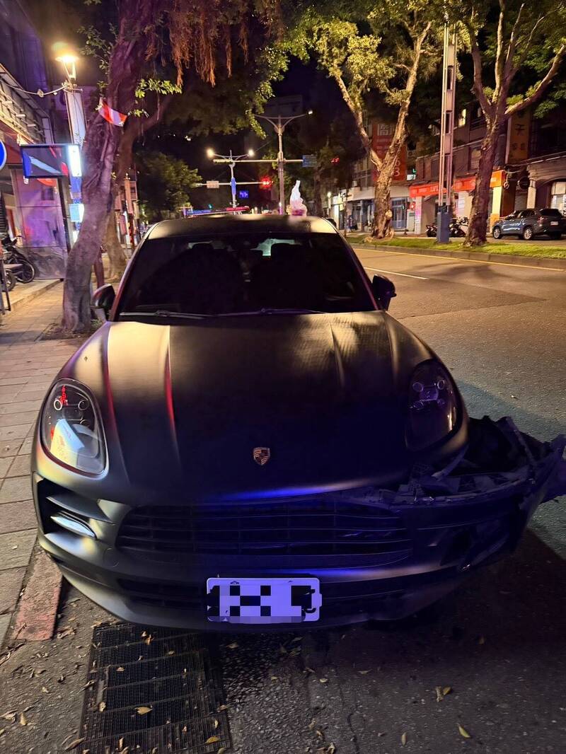 慘!酒駕男擦撞天母路邊停車 發現是保時捷當場嚇傻