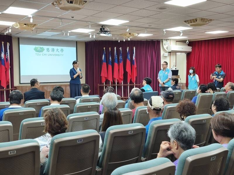 免筆試就能讀!花蓮慈大30+大學 人生下半場圓進修夢
