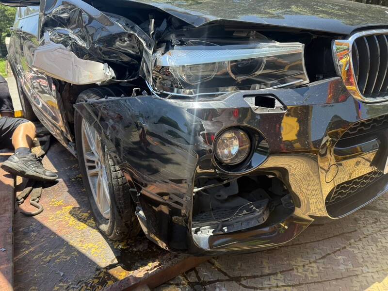 BMW國道追撞豐田休旅車 78歲翁疑分心駕駛釀禍