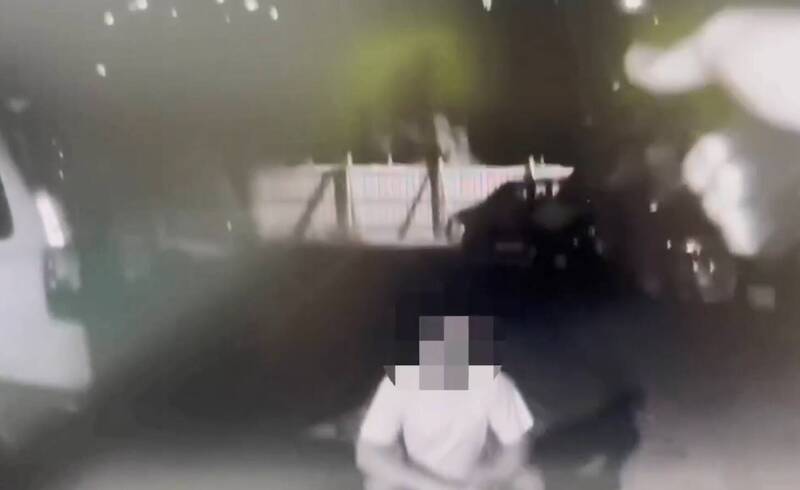 毒駕加酒駕闖紅燈拒檢逃竄2公里 警拔槍逮人再開26張罰單