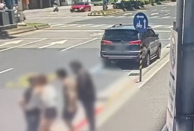 KTV飲酒認為太貴與店員起口角 不滿友人數落他竟揮刀傷人