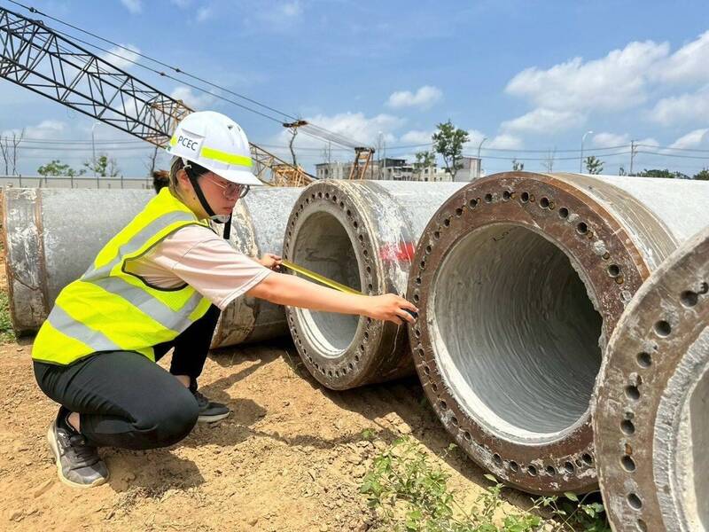 餐飲科轉戰營建領域 她靠實作訓練成功轉型營建工程師