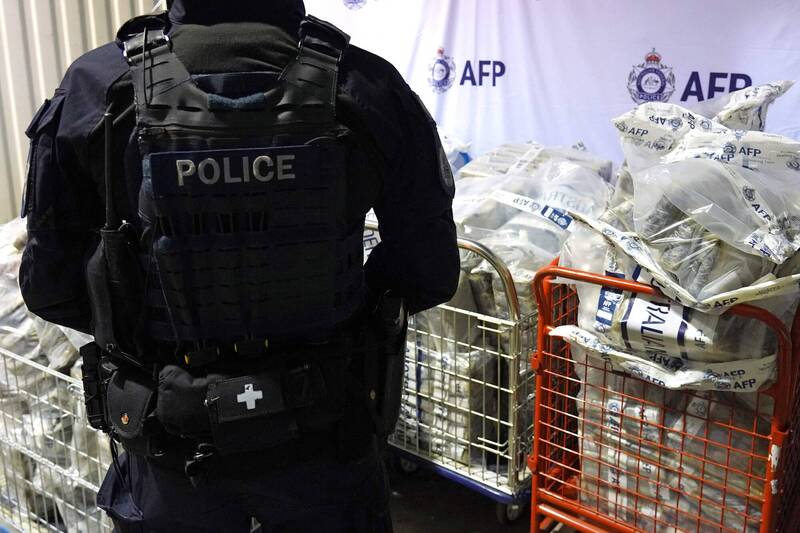 地下藏2.7噸毒品!澳洲警方查獲創紀錄古柯鹼