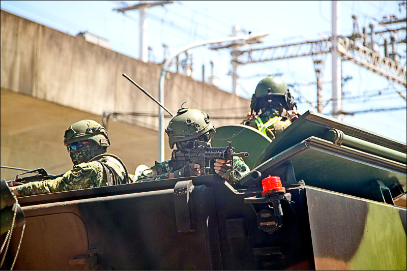 雲豹裝甲車模擬敵軍來襲 青埔超前部署