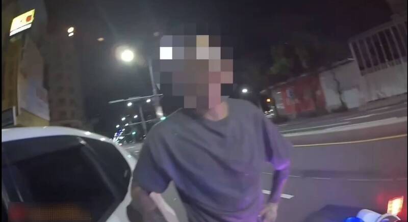 車內飄毒味被警嗅出 高雄毒駕男拔腿奔百米被逮