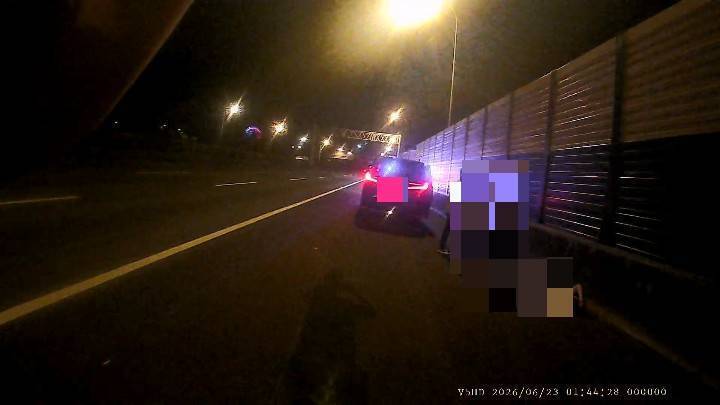 夫妻在計程車內爭吵 妻子在國道路肩下車卻不慎跌倒送醫