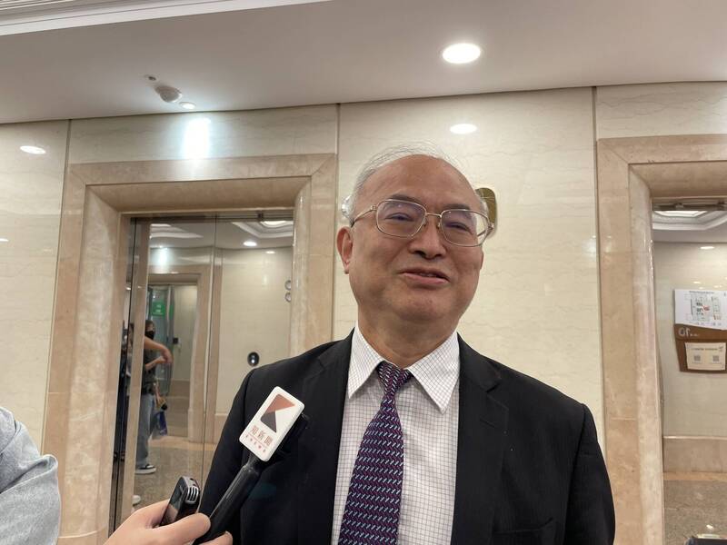 台大醫學院長吳明賢傳命危送醫 院方證實由外院轉入治療