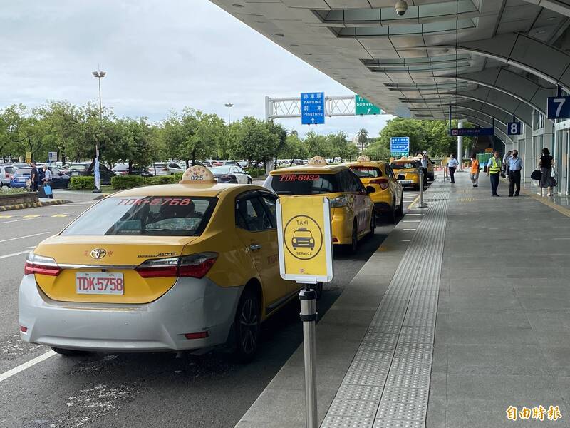 高雄機場試辦Uber等預約計程車載客 6月25日八家業者上線服務