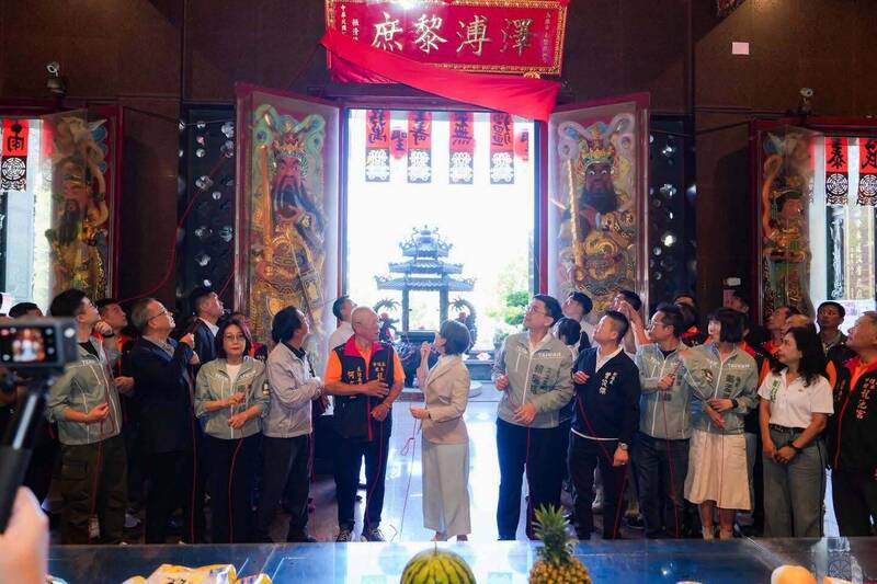蕭美琴出席三民區龍池宮揭匾 賴瑞隆:感謝總統、副總統重視高雄