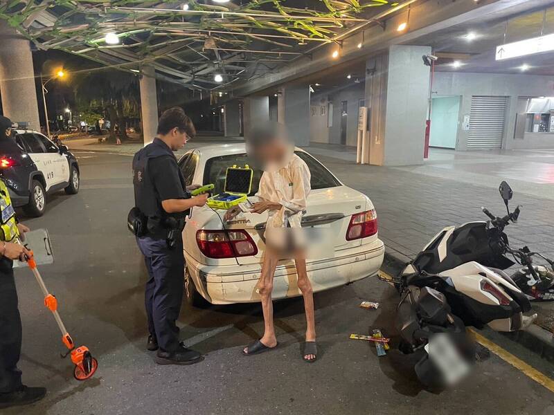 瘦骨如柴翁火車站前倒車撞傷人 猛倒車畫面曝光