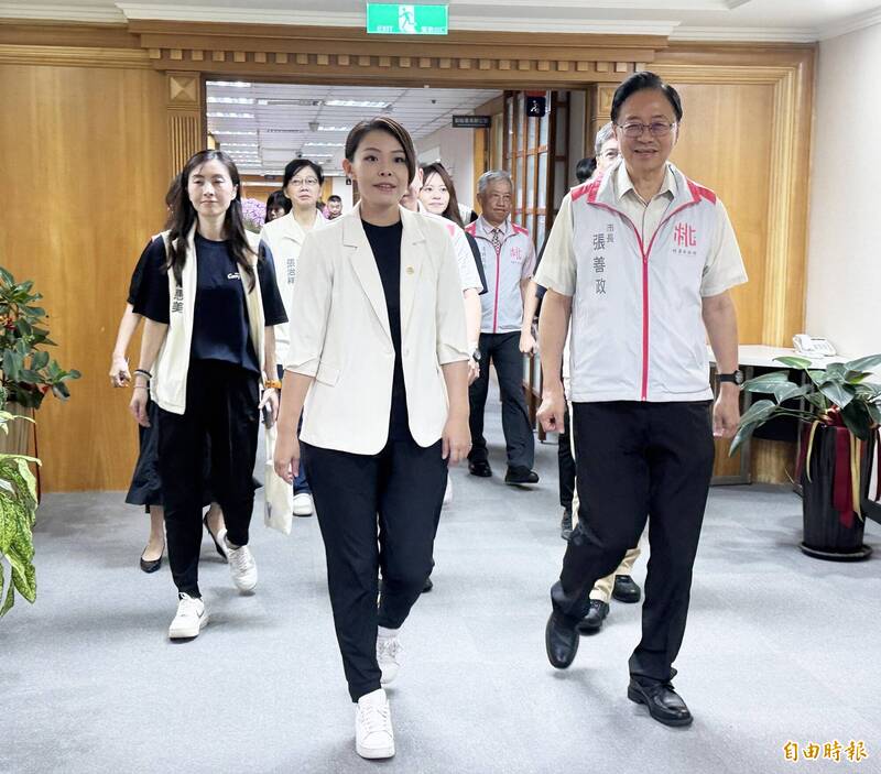 桃竹雙城市政交流 張善政贈領航猿冠軍帽 高虹安這句話全場笑翻