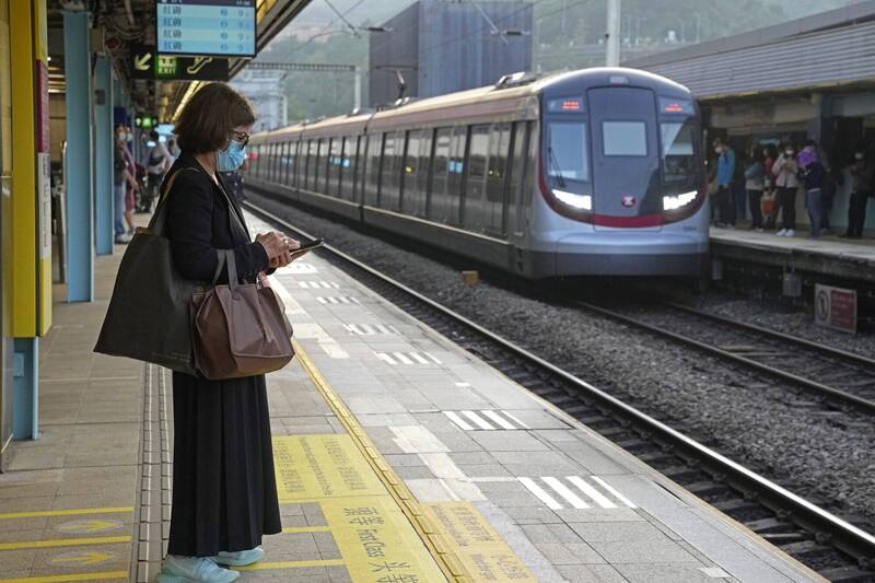 險釀人踩人!港鐵淪「屍速列車」乘客尖叫奔逃 驚恐「真相」曝光