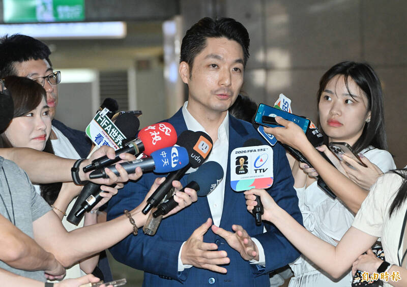 陳瑩問要買多少鳳梨釋迦?蔣萬安反嗆:2023就行銷不是選舉才做
