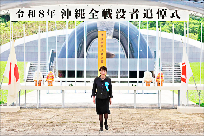 日本首相高市早苗23日首次訪問沖繩，出席「沖繩全戰歿者追悼式」並致詞。（法新社）