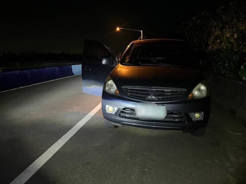 苑裡出水沙灘外景拍攝遇賊!車窗遭砸 造型師錢包被偷
