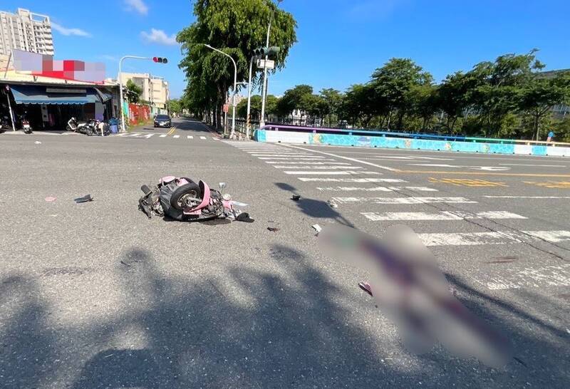 高雄死亡車禍!女疑闖紅燈與小貨車擦撞送醫不治