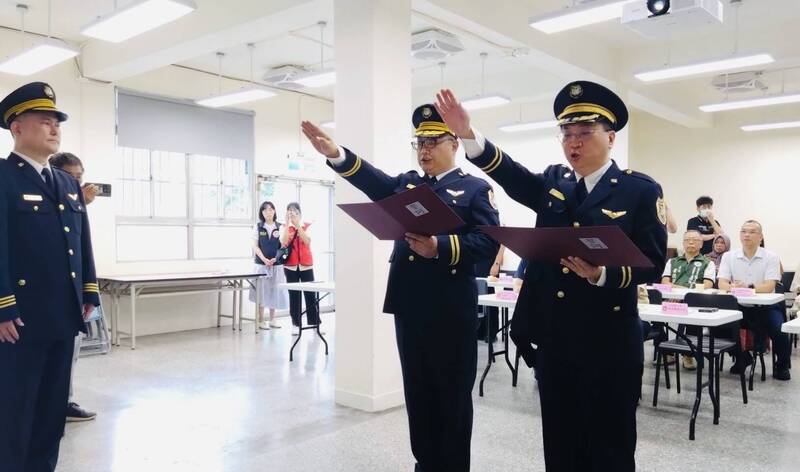 移民署南投專勤隊正副隊長布達 警調海巡憲兵都到場