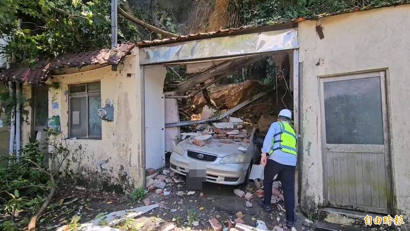 基隆通明街山坡崩塌壓毀民宅車輛 立委林沛祥協調中央加速防護
