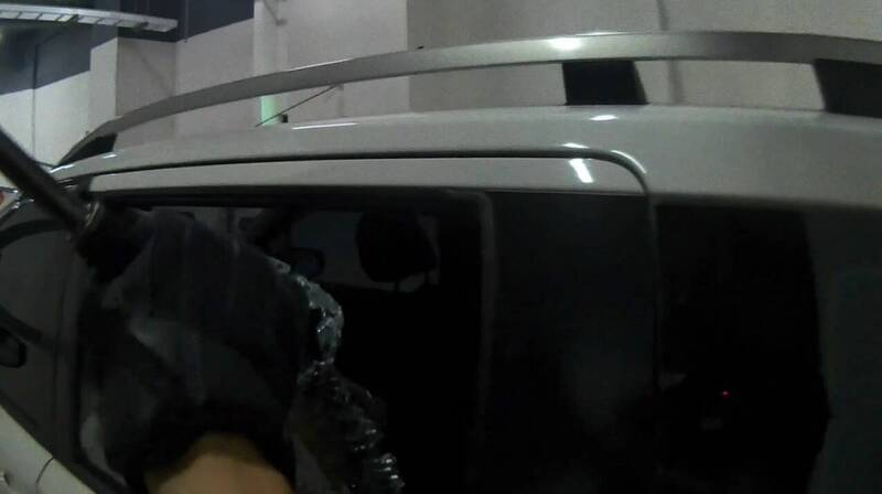 台中2歲女童受困車內 警破窗解除危機