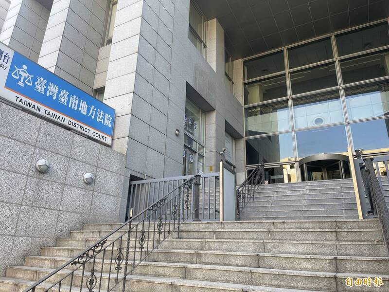 臉書PO餐廳闆娘容貌、車牌諷三寶騎士 女子洩個資判刑2月