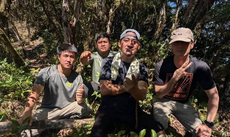來回徒步14公里!護管員冒落石、遇熊風險 傳回萬里溪堰塞湖畫面