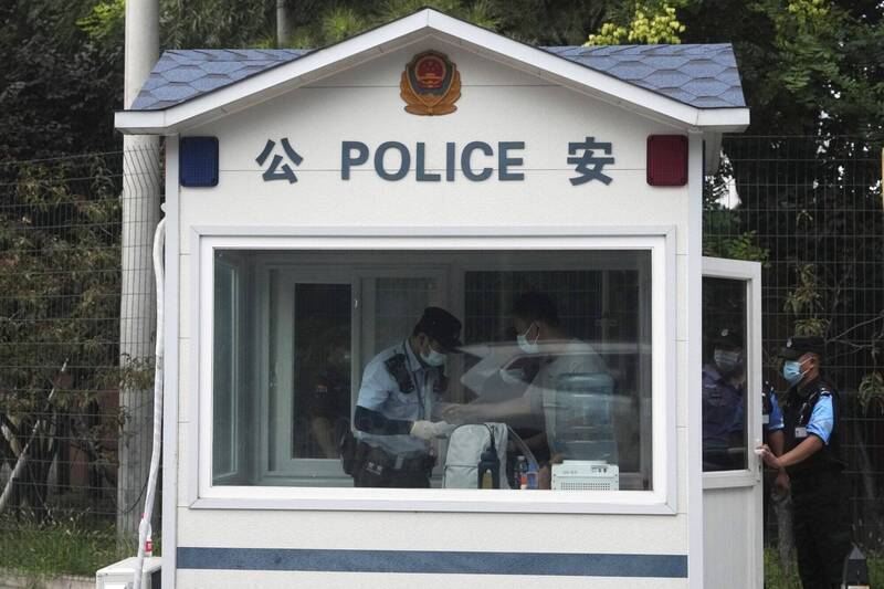 巴黎機場險上演強擄登機 法反情報怒斬9處中國秘密警察站