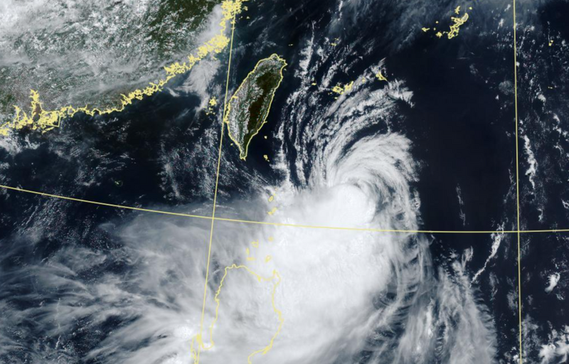 颱風今擦邊!氣象粉專曝「不登陸仍有感」:全台降雨率升高