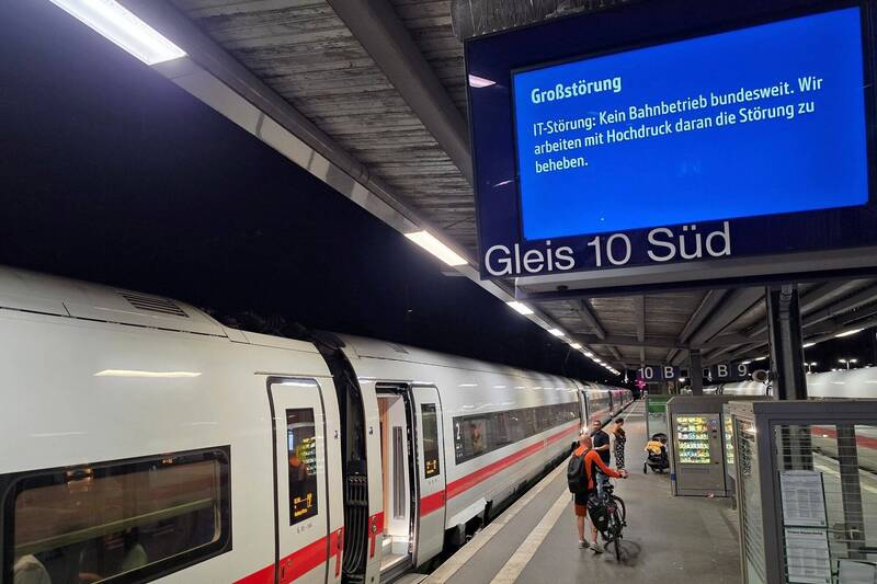 德鐵全國大停擺! 通訊系統故障列車一度全停車站