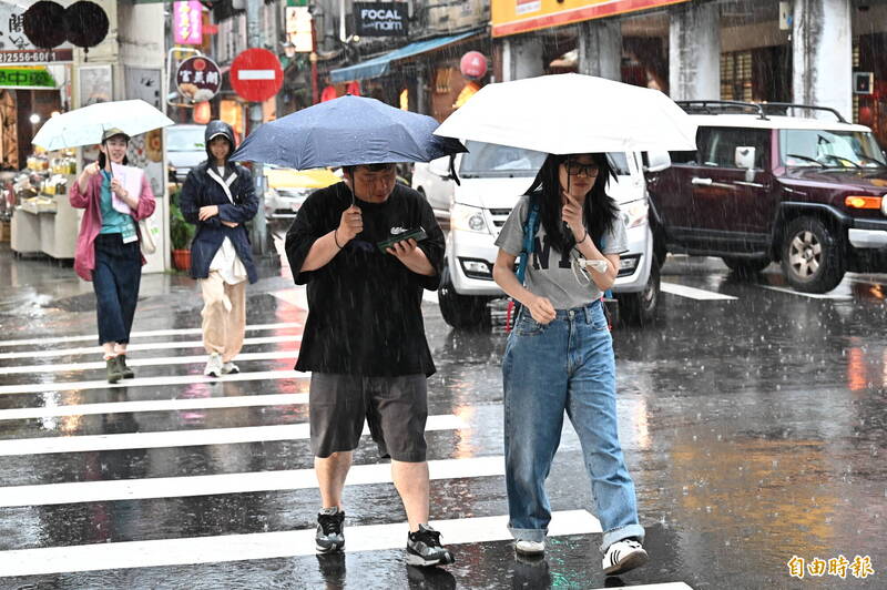 米克拉颱風擦邊過!豪雨連3天 先南後北橫掃全台