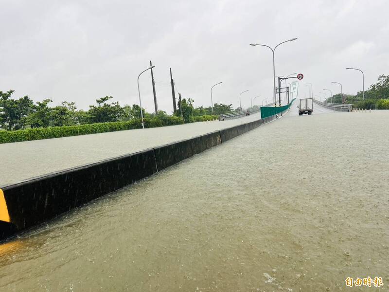 屏東豪雨淹台1線 潮州鐵道園區一度形同孤島