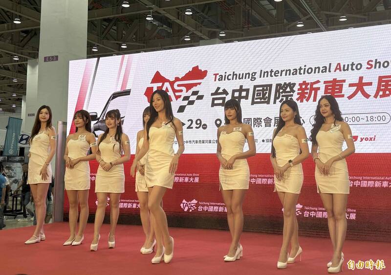 台中國際新車大展睽違10年，今天起到29日於台中國際會展中心登場。（記者蔡淑媛攝）