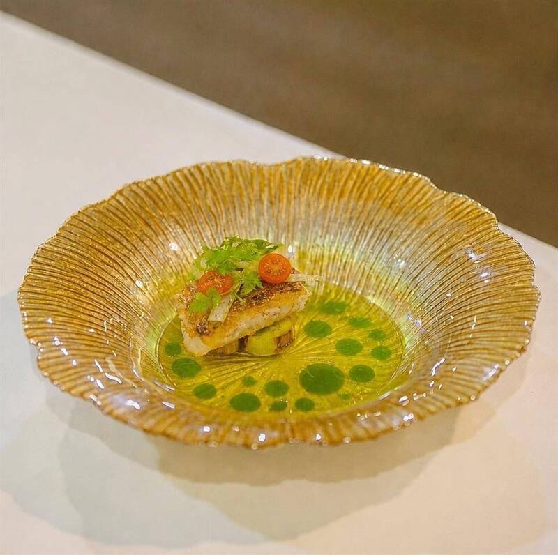 摘下金牌的法式海鮮料理，透過精緻廚藝展現小農食材的鮮美風味。（縣府農業處提供）