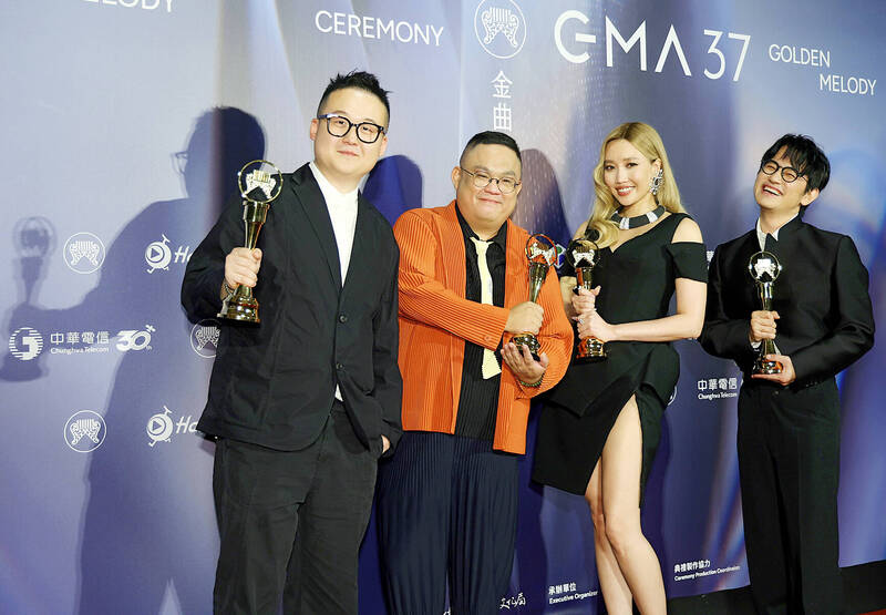 From left, composer Ferry Lee, lyricist Gavin Lin, singer A-Lin, and producer Chen Chien-chi pose for a photograph after winning Song of the Year at the 37th Golden Melody Awards in Taipei on Saturday.
Photo: CNA