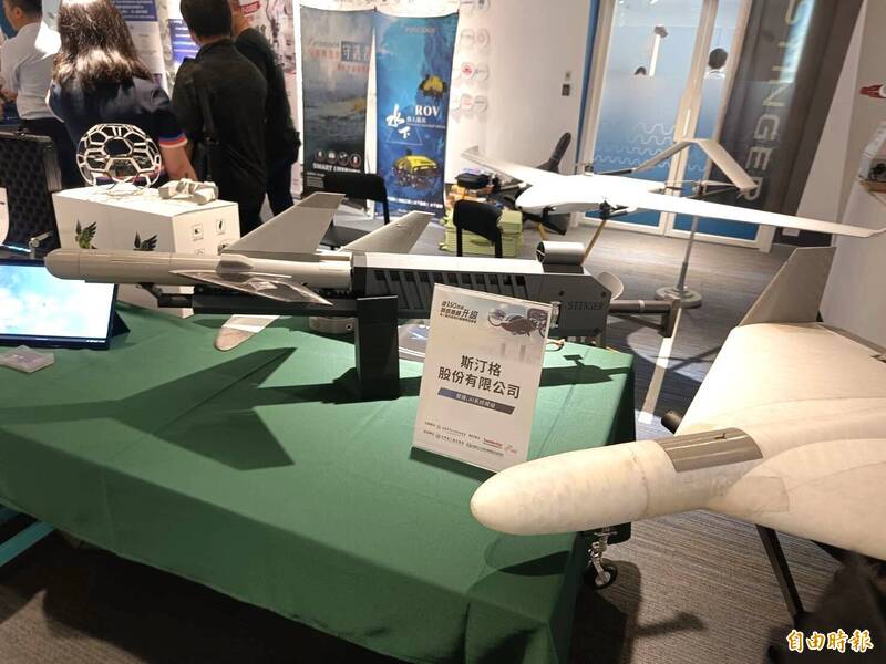 業者展示各類無人機產品。（記者葛祐豪攝）