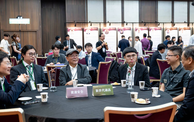 首設應用組 鴻海科技獎24名青年科研新星出爐
