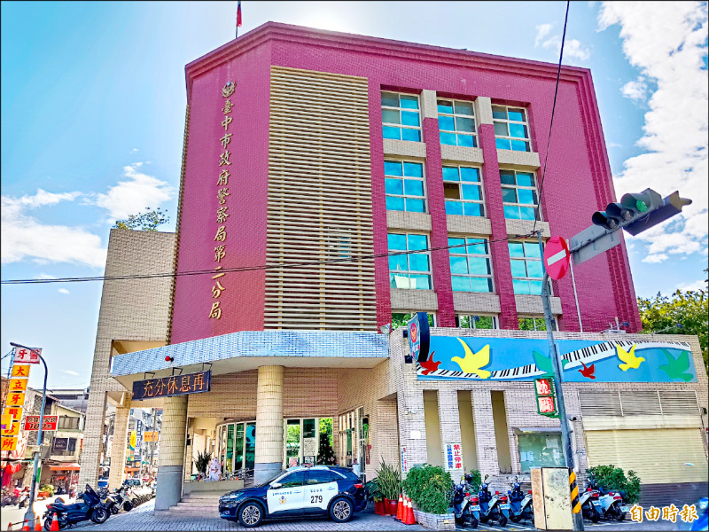 台中市警二分局陳姓小隊長涉毒品
及性侵案，市警局記二大過免職汰
除。 （記者陳建志攝）