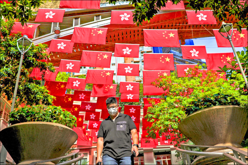 香港移交中國29週年 國安紅線擴張惹議 陸委會：港府強化監控 複製中共維穩