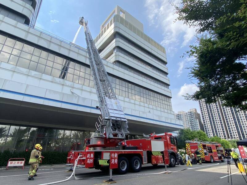 醫院火災大量疏散演練 竹縣60米直線型雲梯車首度參演