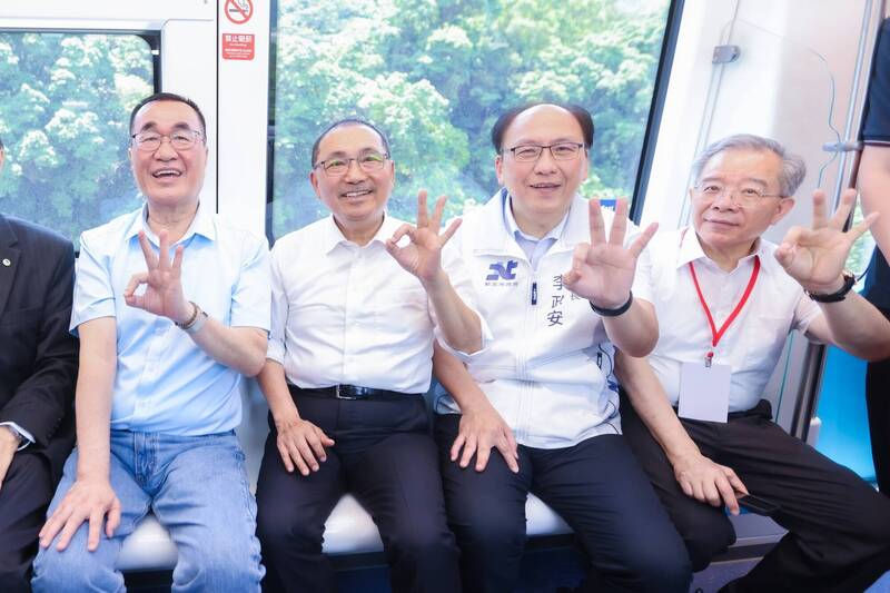 捷運三鶯線通車首日湧2萬人 侯友宜：市民反映問題立即改善