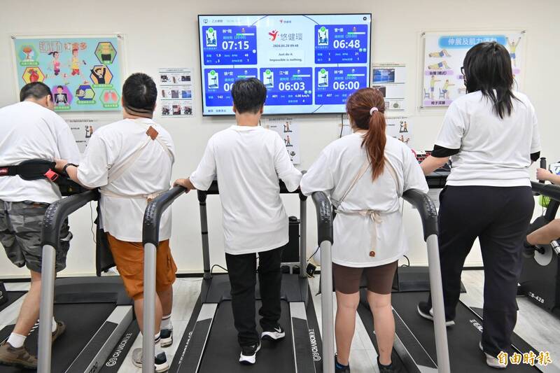 輪椅族也能站上跑步機 三重日照導入AI助身障突破限制