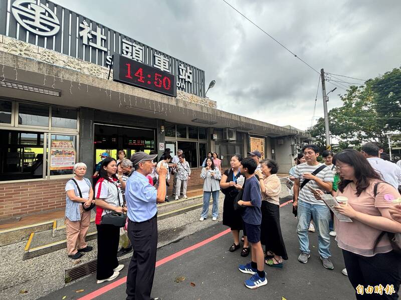 利用山嵐號行銷社頭 鄉長天天站台當「義務解說員」