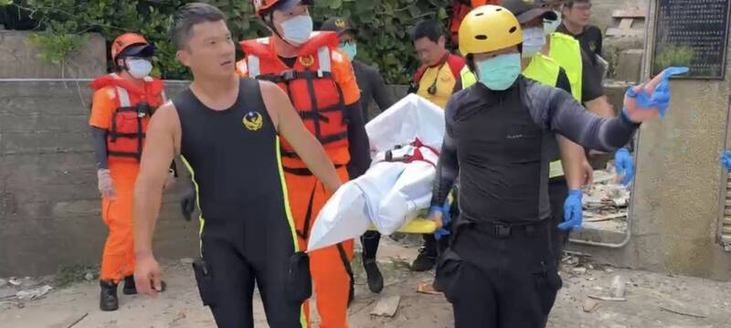 萬里漁港紅燈塔驚見浮屍 男陳屍消波塊、雙臂刺青身分待查