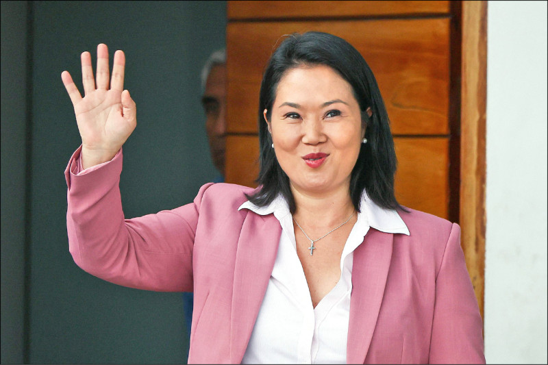 秘魯總統大選第二輪投票結果出爐，保守派候選人藤森惠子險勝左派候選人桑傑士，成為繼哥倫比亞、玻利維亞、厄瓜多與智利之後，拉丁美洲右翼勢力再度崛起所取得的最新一場勝利。（法新社檔案照）