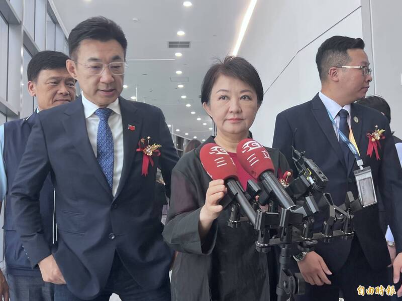 盧秀燕讚藍版無人機條例更優 林智群轟：立院自編自審「白X啊」