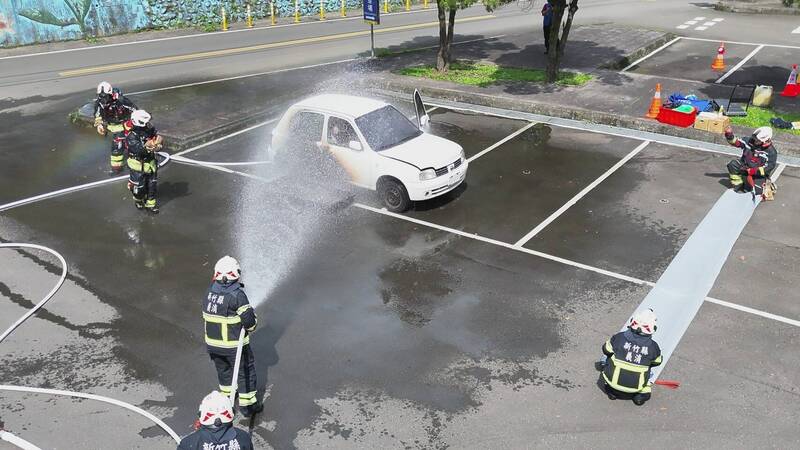 模擬電動車起火 竹縣第4消防大隊獅頭山風景區救災演練